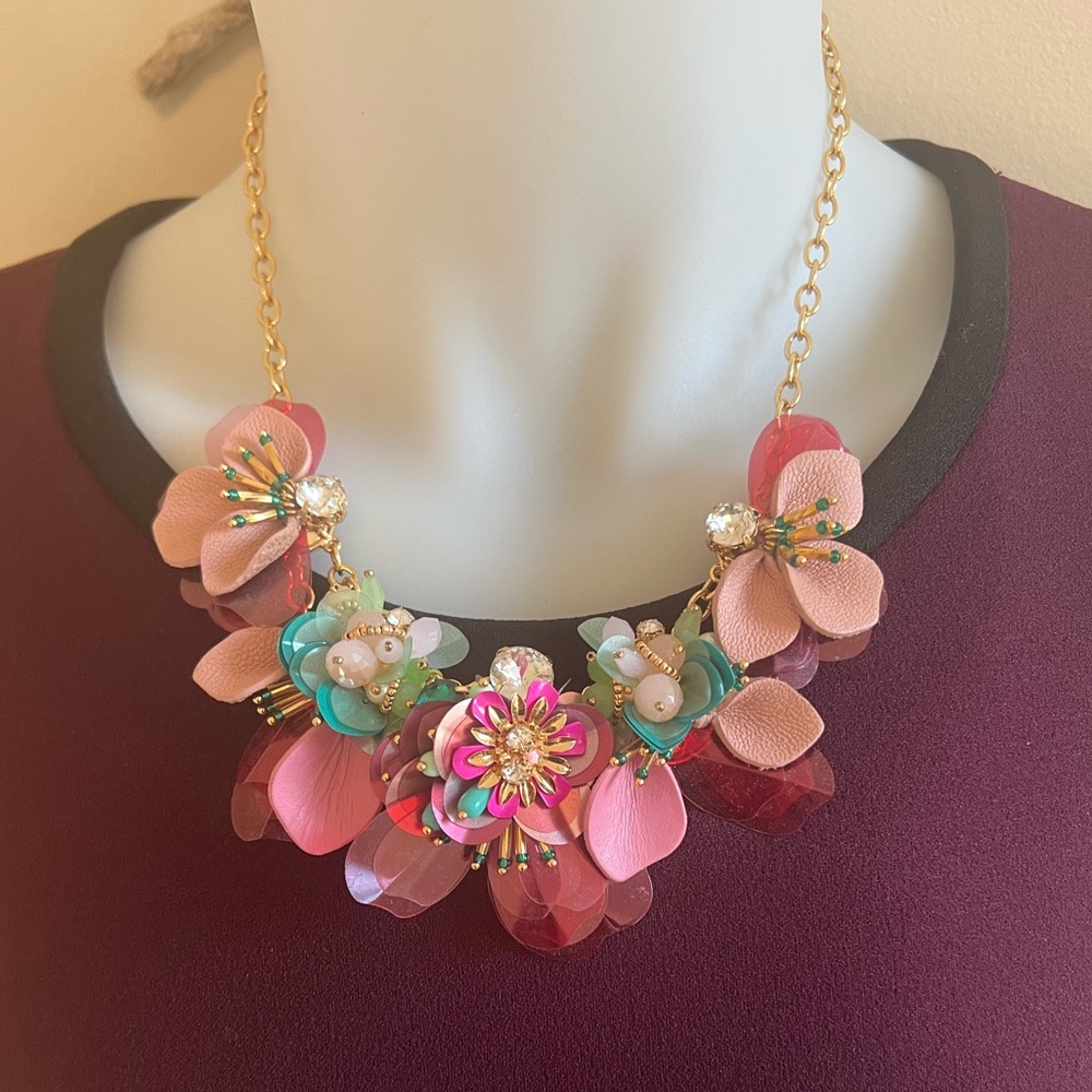 NWOT Gold & Leather floral necklace from Kate Spade ♠️